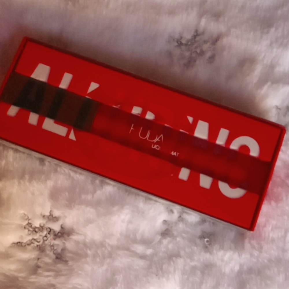 💋Huda Beauty "Alluring" Liquid Lipstick - Picture 2 of 2